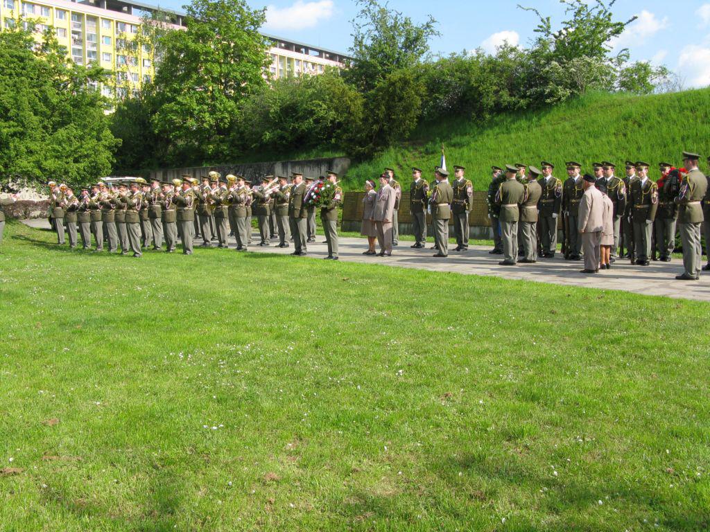 Kobylisk� st�elnice-uct�n� pam�tky padl�ch 6.5.2008