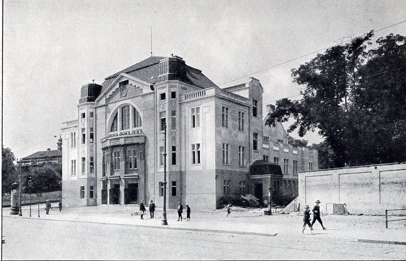 Archivn� fotografie sokolovny 1884(1909)-2006