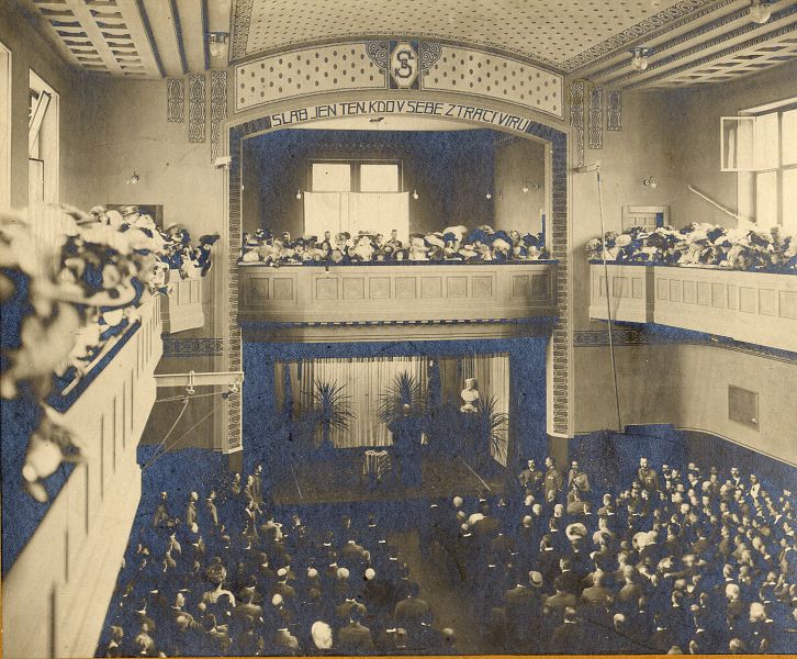 Archivn� fotografie sokolovny 1884(1909)-2006